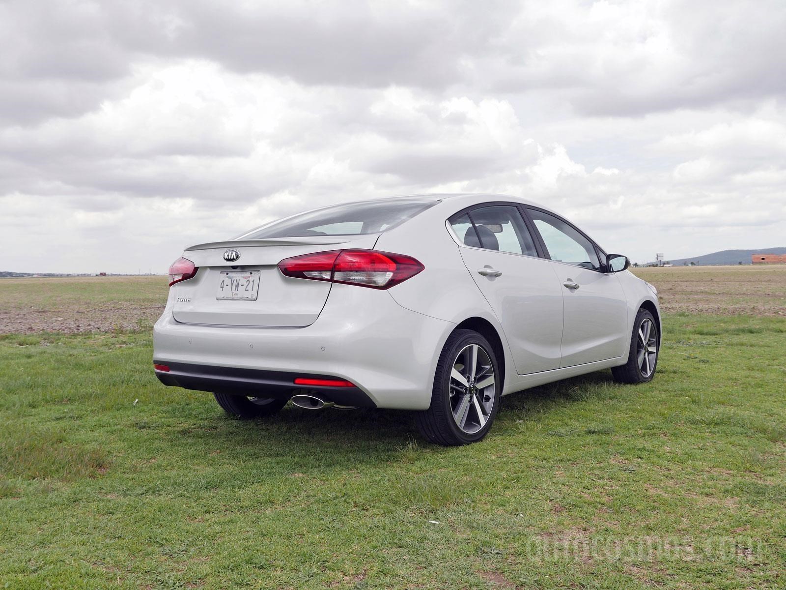 KIA Forte Sedán 2018 a prueba - Autocosmos.com KIA Forte Sedán 2018 a prueba - Autocosmos.com