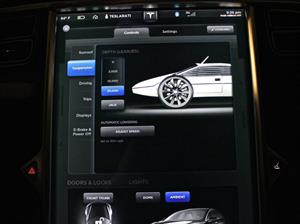 Tesla Model S tiene un modo de manejo James Bond
