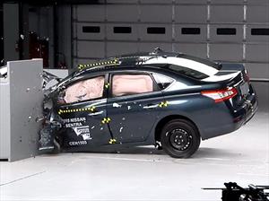 Nissan Sentra 2015 reconocido como Top Safety Pick por el IIHS
