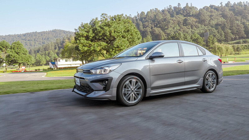 KIA Rio Sedán 2021 a prueba ligero rediseño y mejorado equipamiento