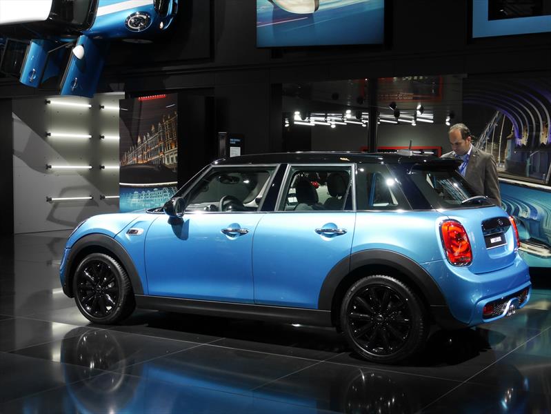 MINI Cooper 5 puertas 2015, cada vez menos mini