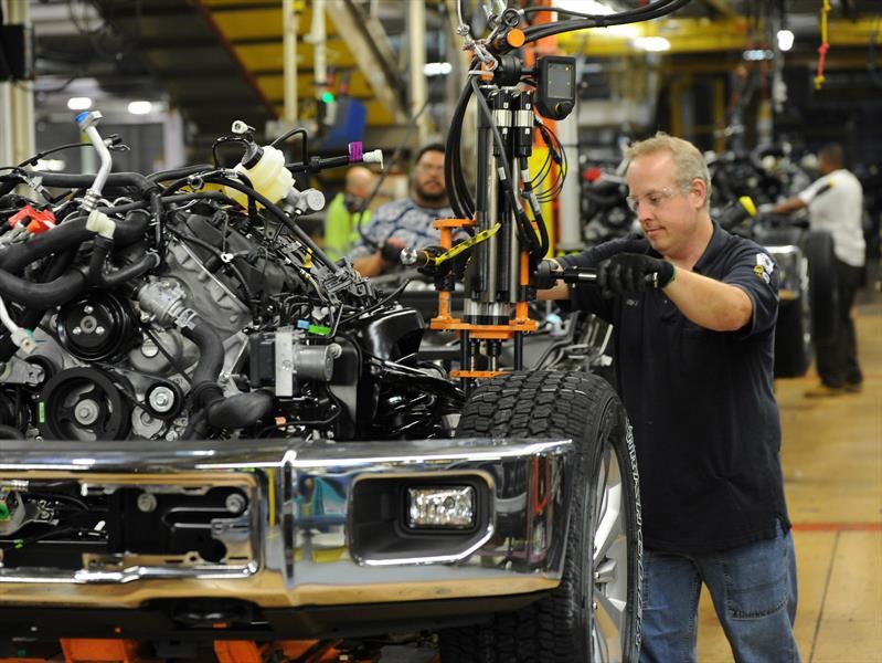 Ford despedirá a 1,400 empleados