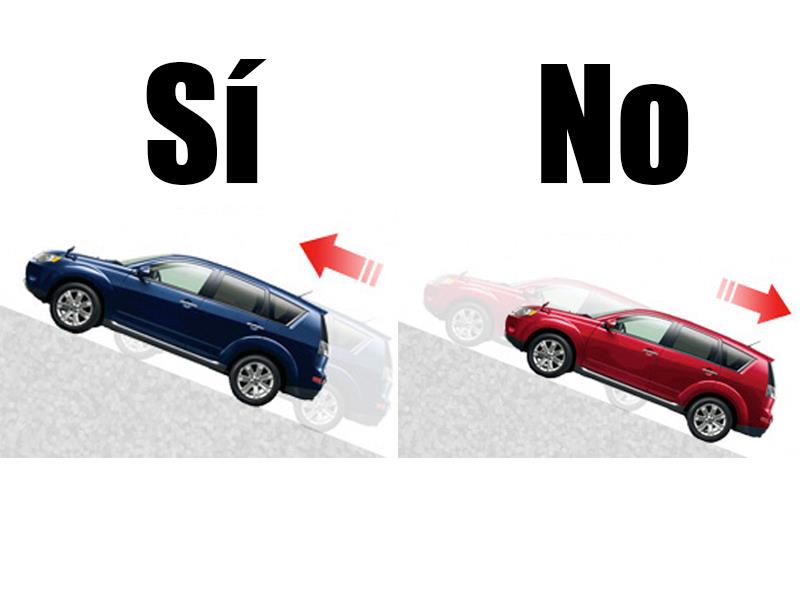 ¿Cómo arrancar un auto en una pendiente?