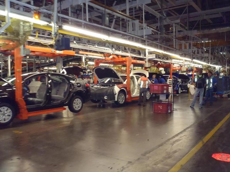 Ford cancela inversión en México tras presión de Trump