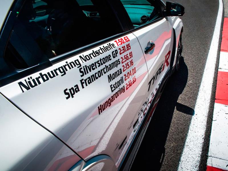 El Honda Civic Type R reta a sus rivales