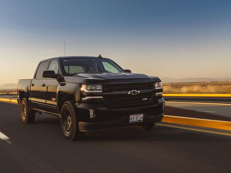 Chevrolet Cheyenne Midnight Edition 2017 a prueba