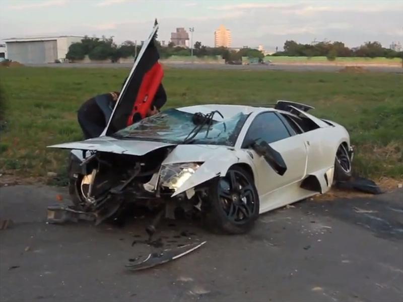 Lamborghini Murcielago humillado por helicóptero de juguete