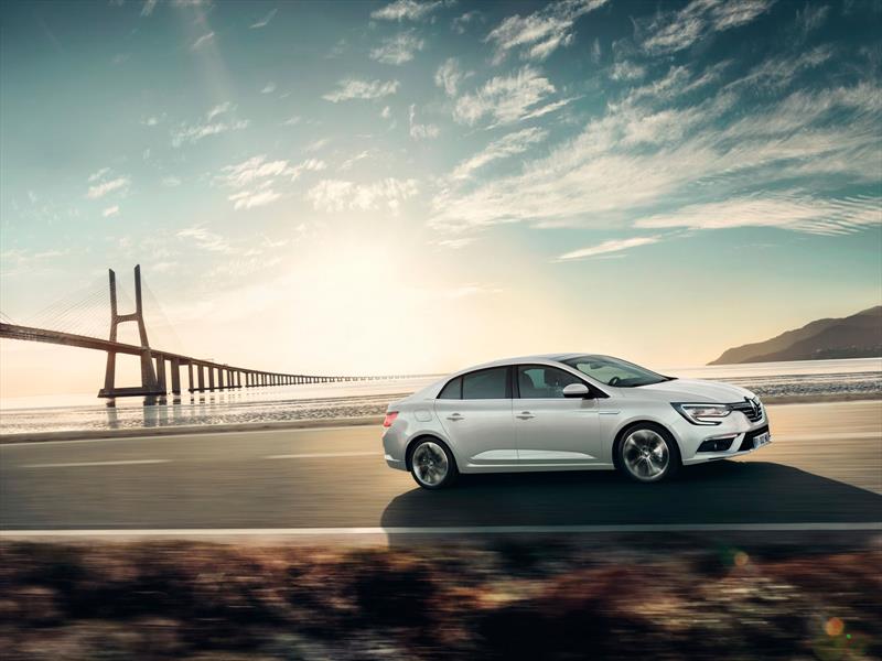 Renault Mégane Sedán 2017, ¡olvídate del Fluence!