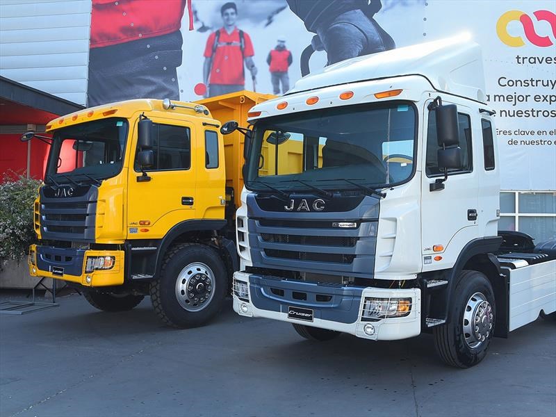 JAC Lander 3262 y Cruiser 4181 debutan en Chile
