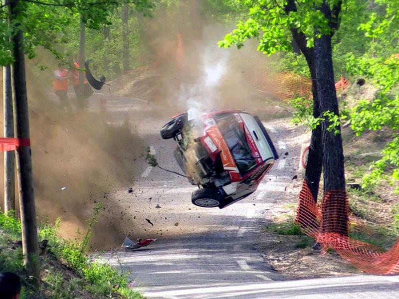 Video Espectacular Accidente En Una Carrera De Rally