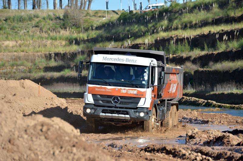 Mercedes-Benz presenta sus camiones todoterreno