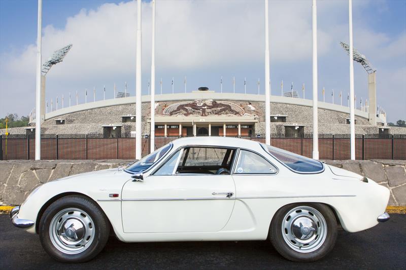 Alpine cumple 60 años