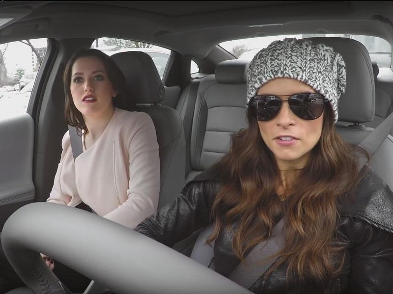 Danica Patrick se hace pasar por conductor de Lyft
