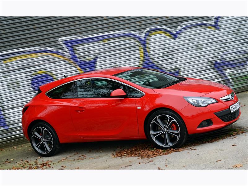 Opel Astra GTC y Corsa OPC “Nürburgring Edition” llegan a Chile