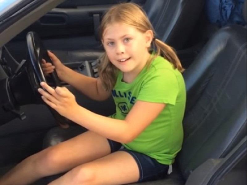 Video: Niña es sorprendida por sus padres con un DeLorean DMC-12