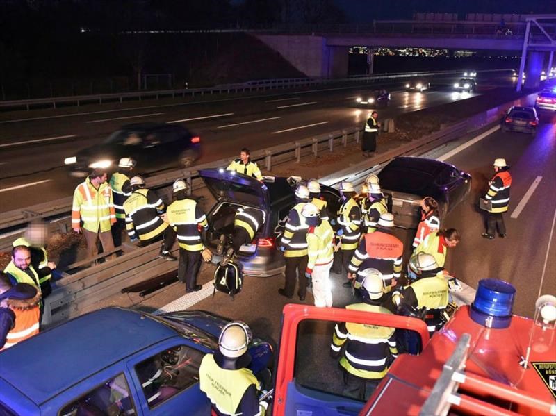 Automovilista sacrifica su Tesla Model S para salvar la vida de un hombre