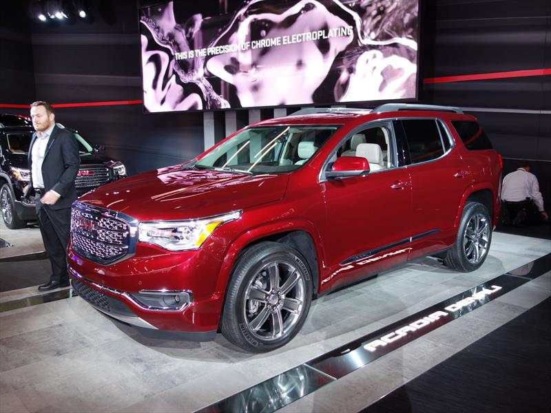 GMC Acadia 2017, ahora es 317 kilos más ligera