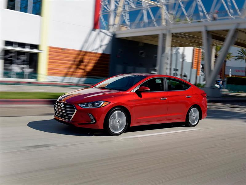 Hyundai Elantra 2017 recibe califiación de Top Safety Pick+