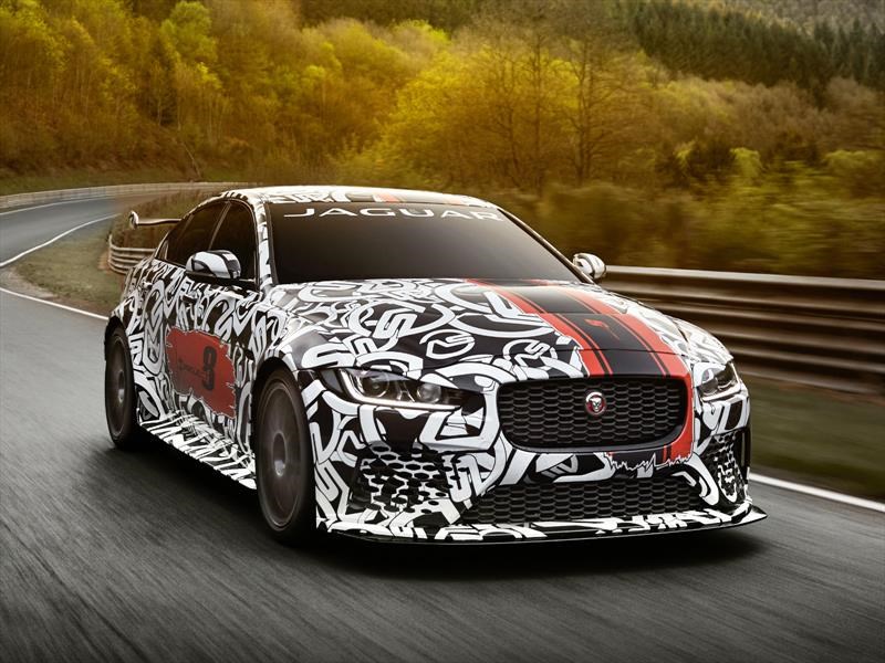 Jaguar XE SV Project 8, el auto más poderoso en la historia de la marca inglesa