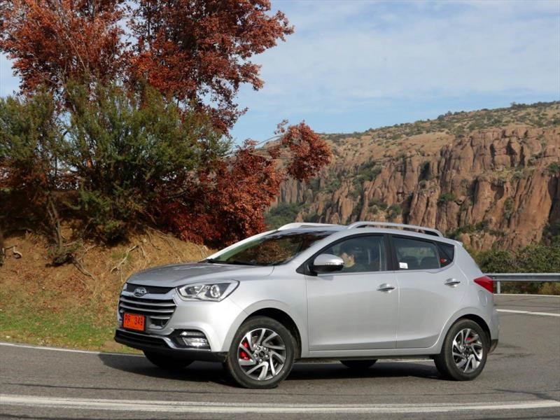JAC agrega versiones automáticas en el SUV S2
