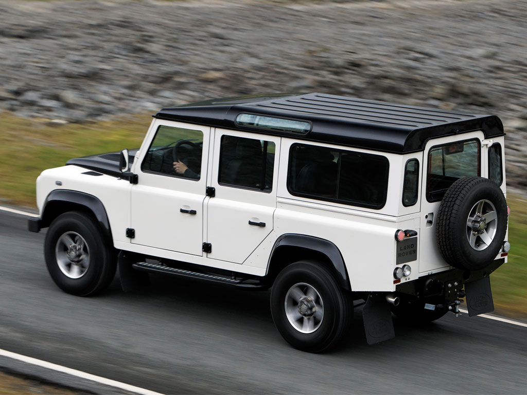 Land rover defender 2011