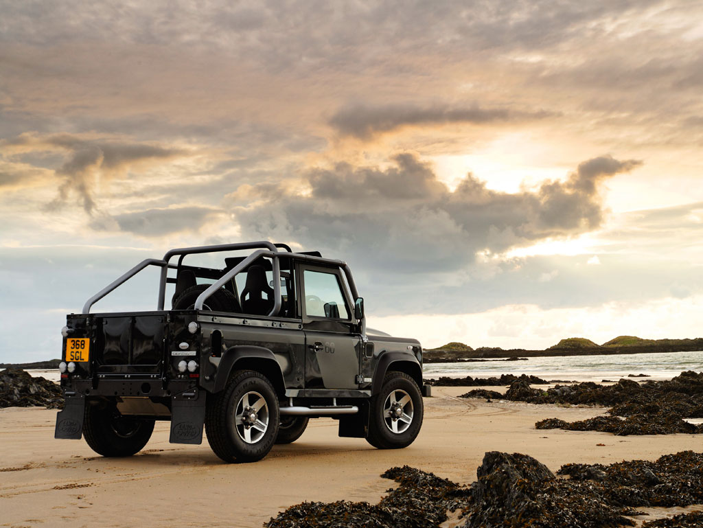 Land rover defender 2011