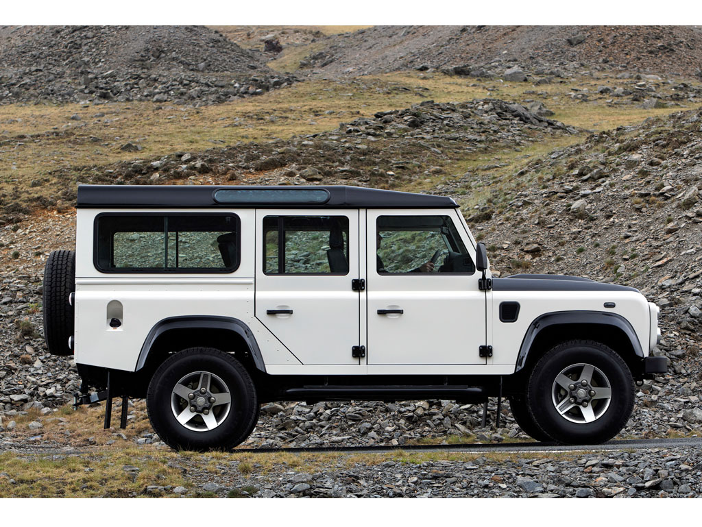 Land rover defender 2011