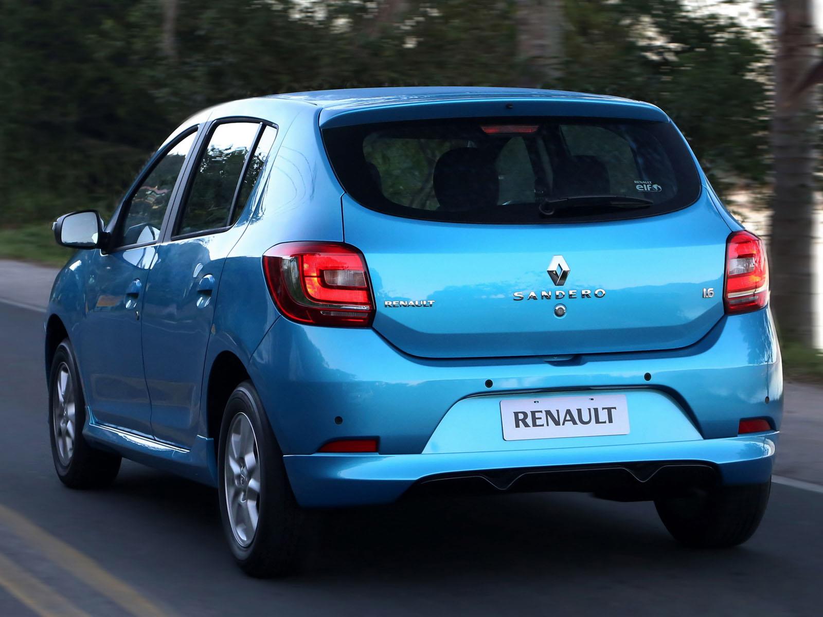 Renault sandero 2015 год