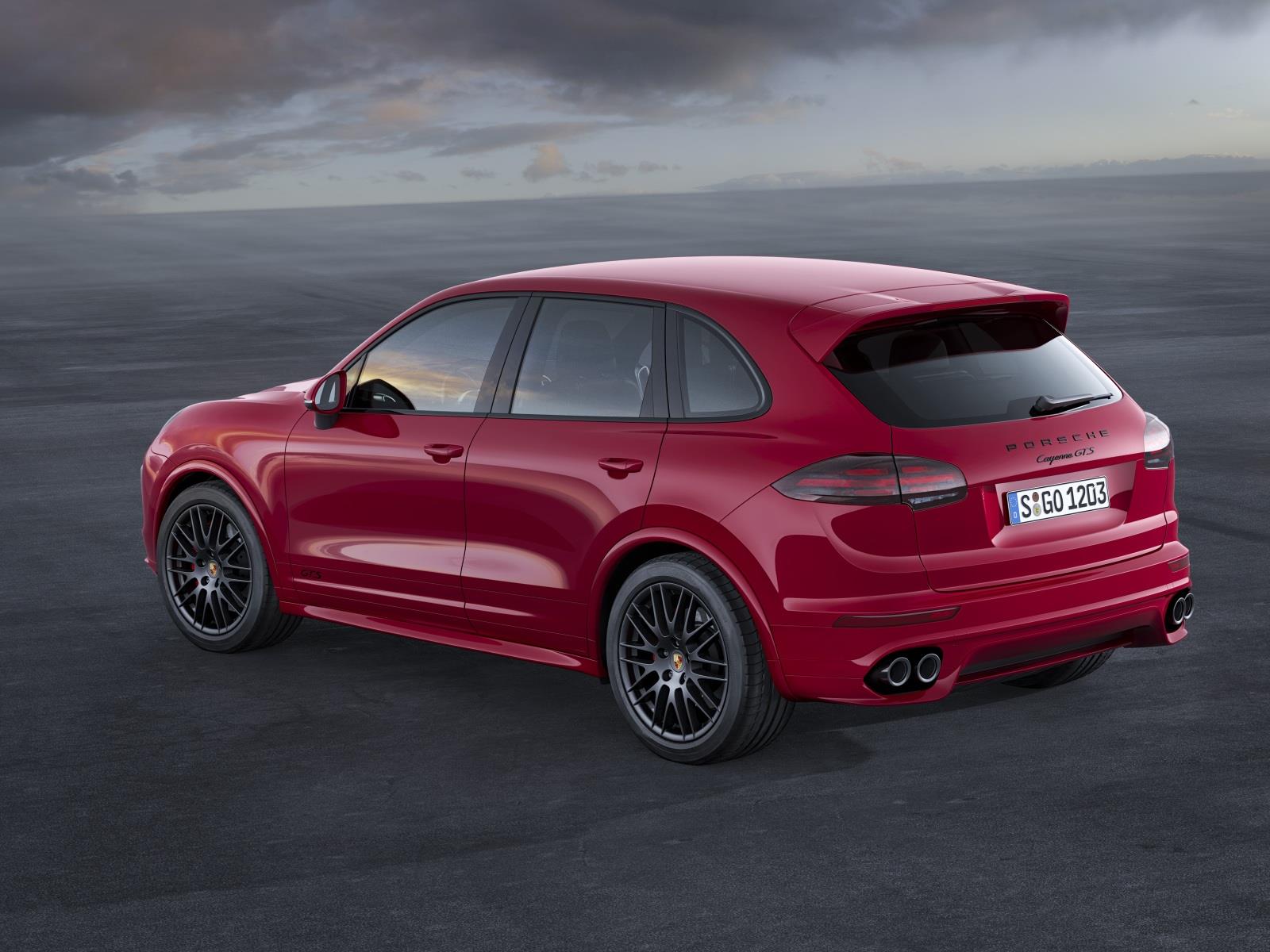 Porsche cayenne gts 2015