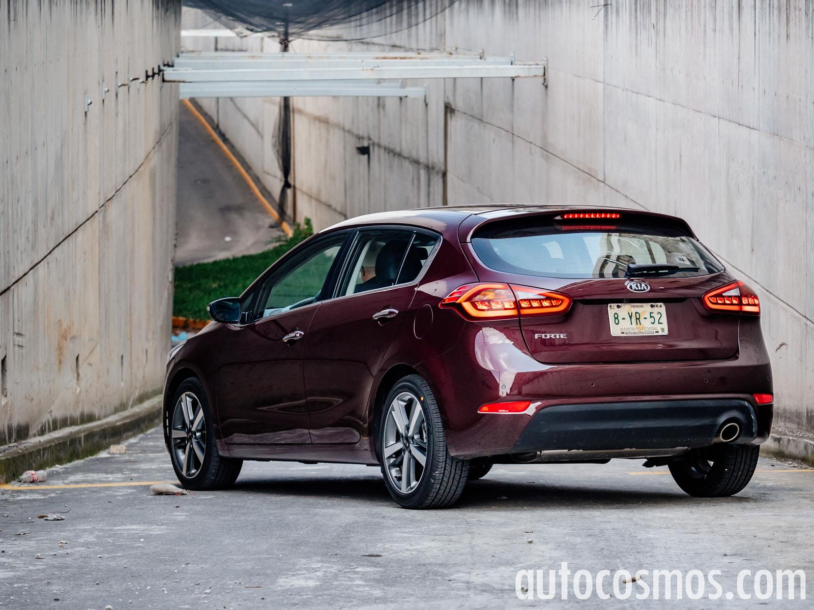 KIA Forte Hatchback 2017 A Prueba - Autocosmos.com