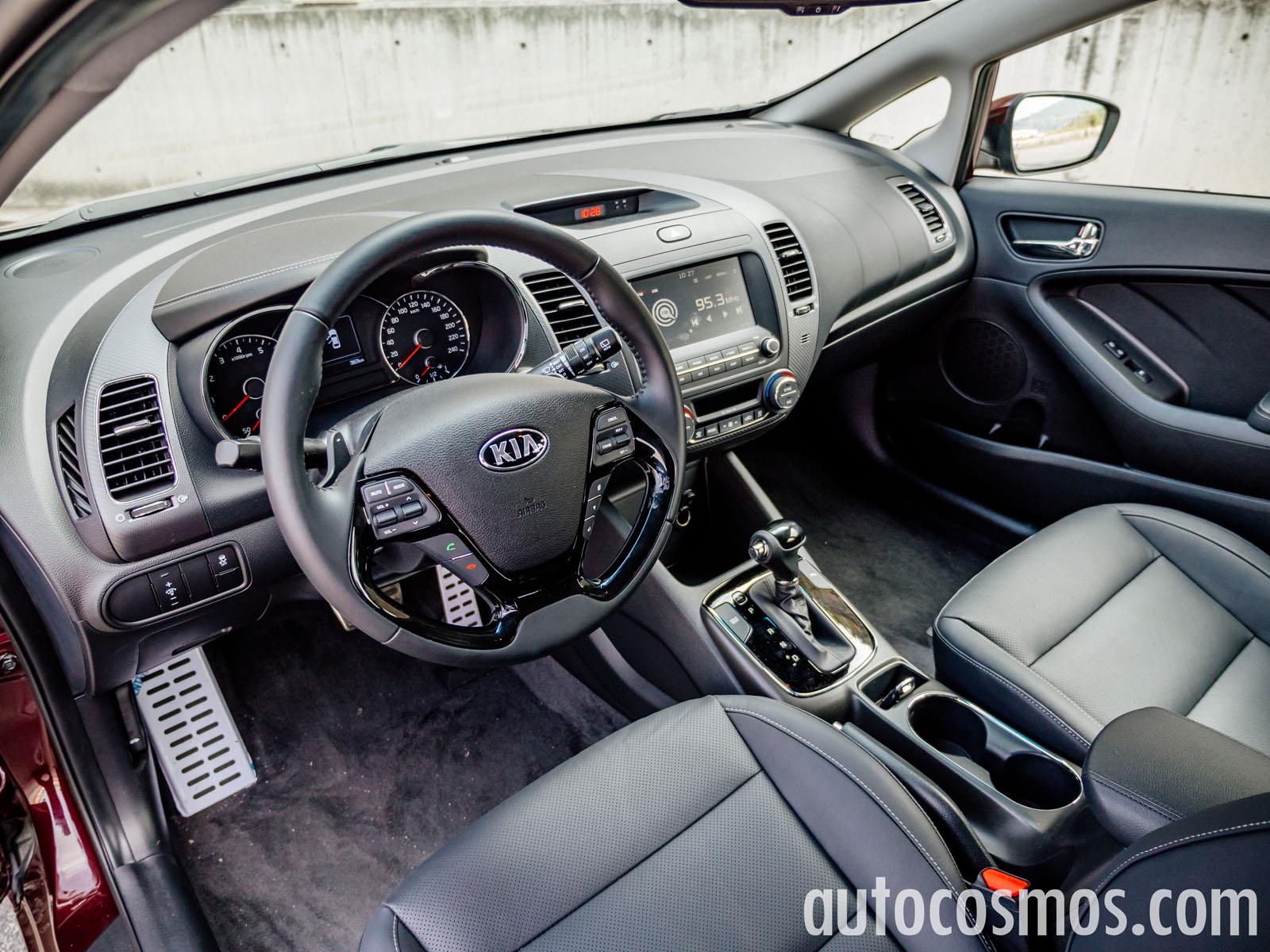 KIA Forte Hatchback 2017 A Prueba - Autocosmos.com