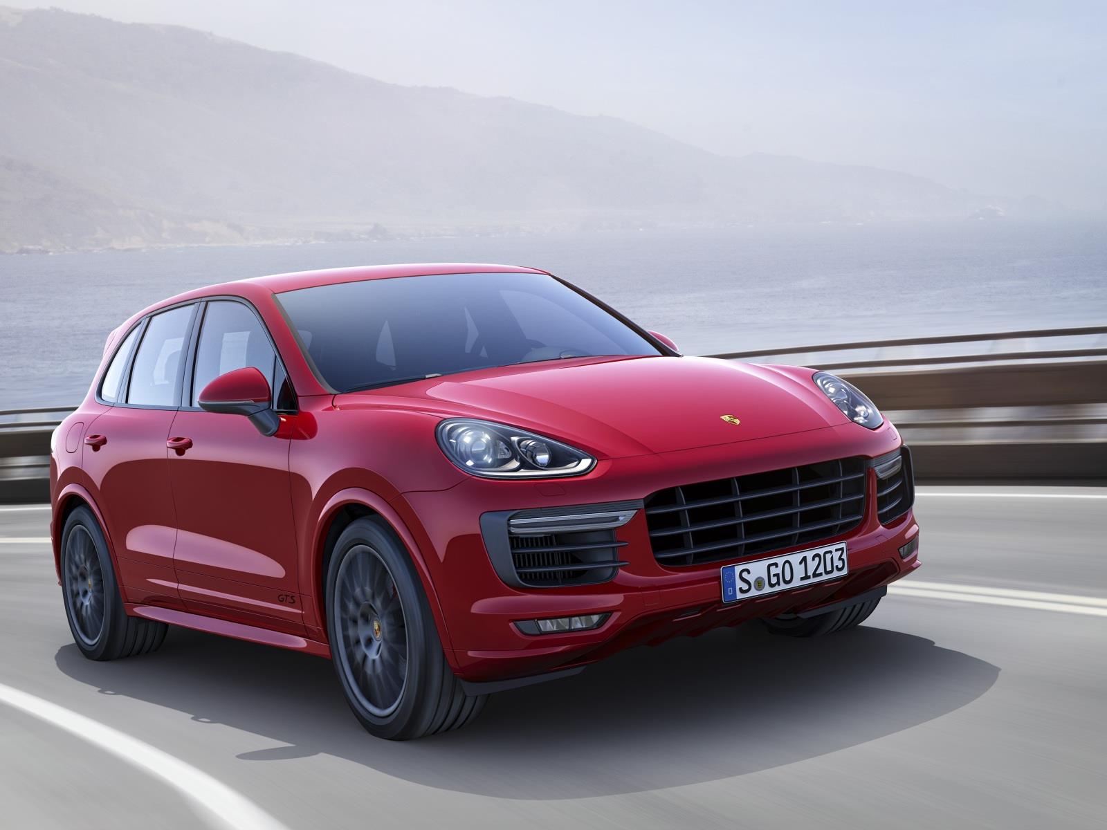 Porsche cayenne gts 2015