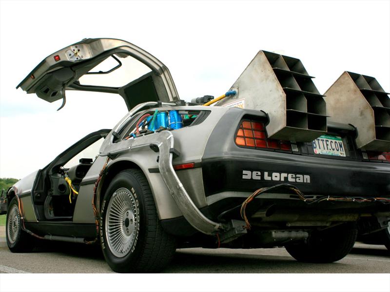 DeLorean DMC-12