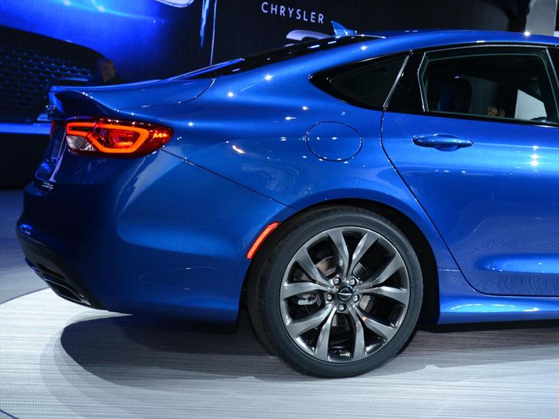 Chrysler 200