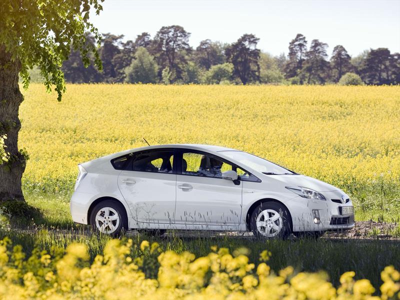 ¿Cómo funciona el Toyota Prius híbrido?