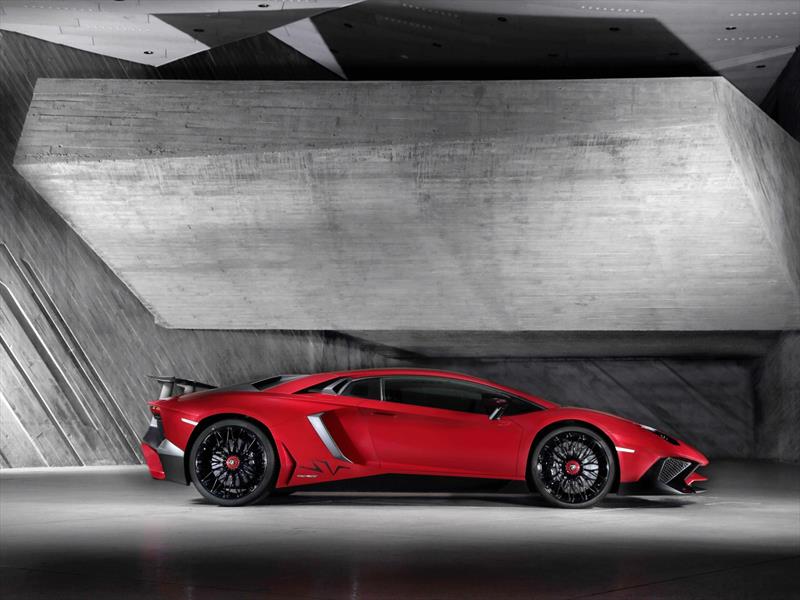 Lamborghini Aventador LP 750-4 Superveloce