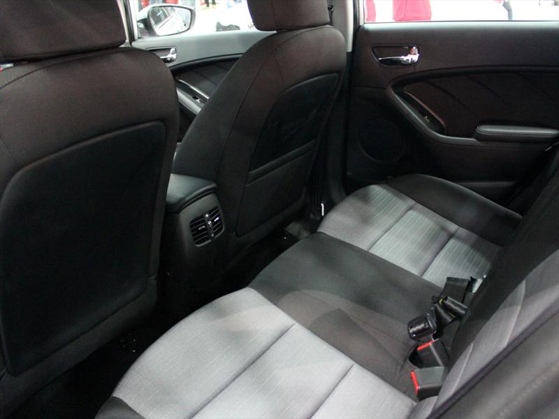 Nuevo Kia Cerato 2013 en el Salón del Automóvil