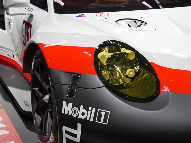 Porsche 911 RSR