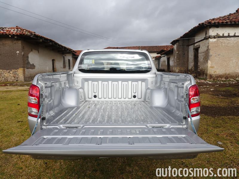 Nissan NP300 vs Toyota Hilux vs Mitsubishi L200