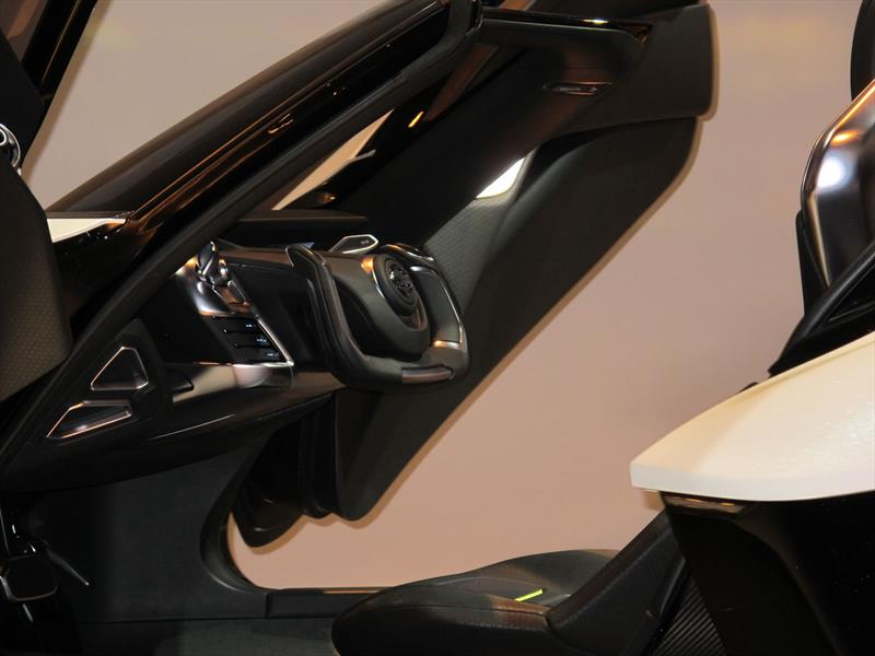 Nissan Bladeglider concept