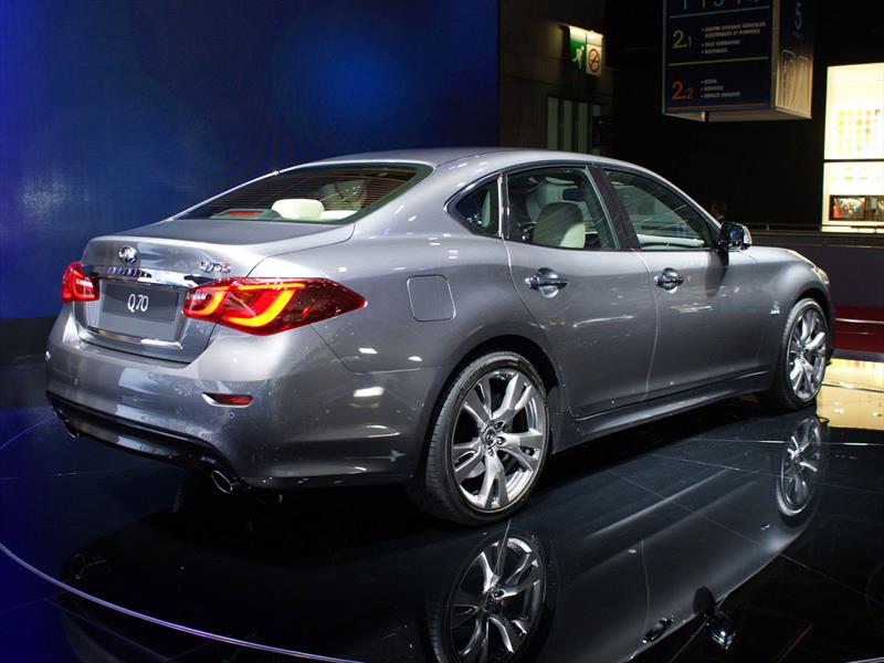 Infiniti Q70 2015