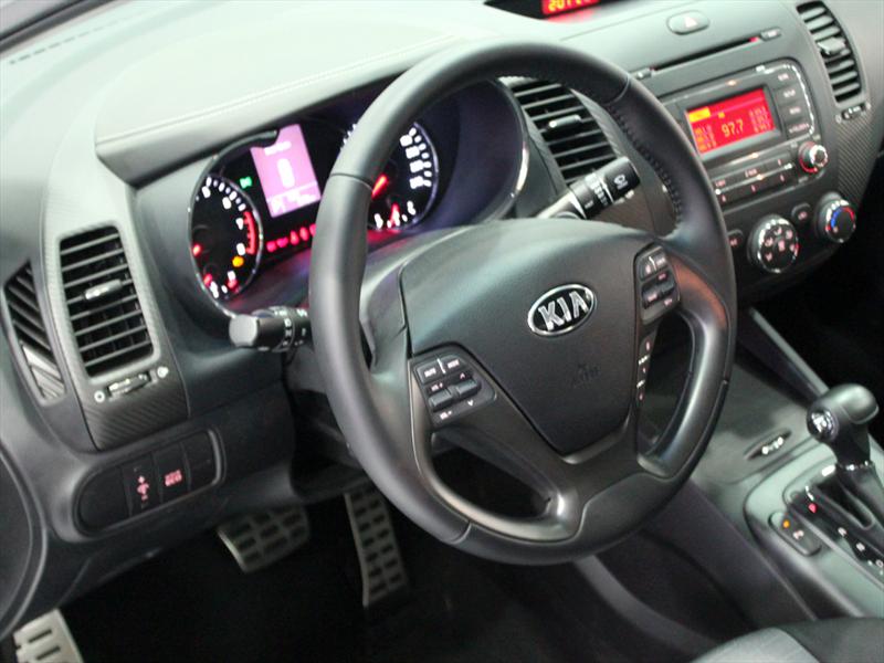 Nuevo Kia Cerato 2013 en el Salón del Automóvil