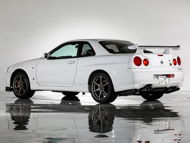 Nissan skyline launch