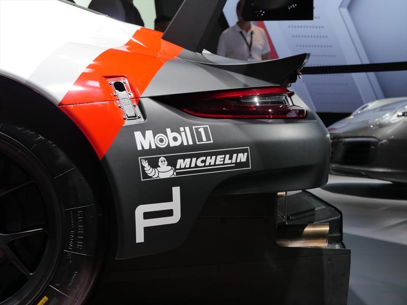 Porsche 911 RSR