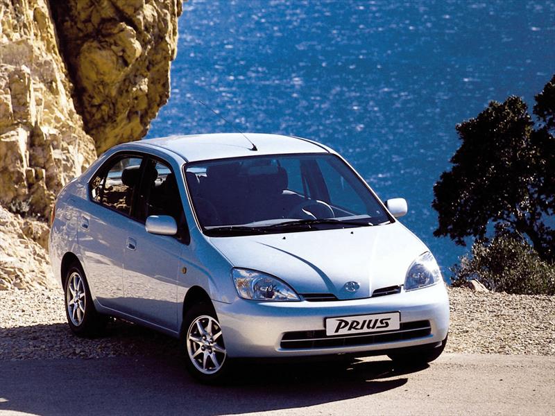 ¿Cómo funciona el Toyota Prius híbrido?