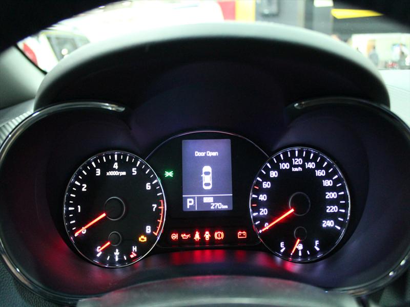 Nuevo Kia Cerato 2013 en el Salón del Automóvil