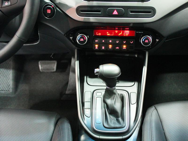 Nueva Kia Carens 2013 en el Salón del Automóvil