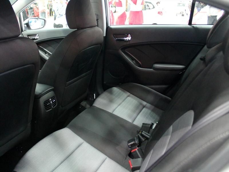 Nuevo Kia Cerato 2013 en el Salón del Automóvil