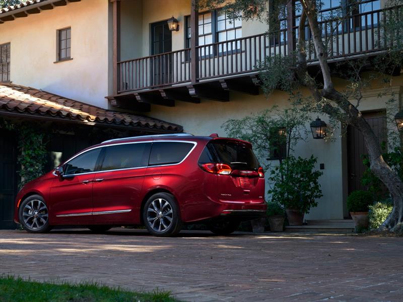 Chrysler Pacifica 2017