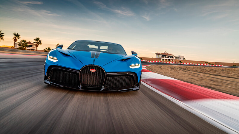 Tres Bugatti Divo juntos en pista